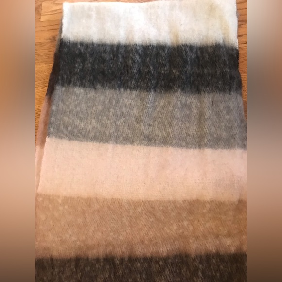 Sold! 🎈New Oversized long striped winter scarf with fringe - Picture 9 of 11